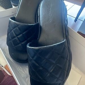 Chic Black Quilted Slide Sandals